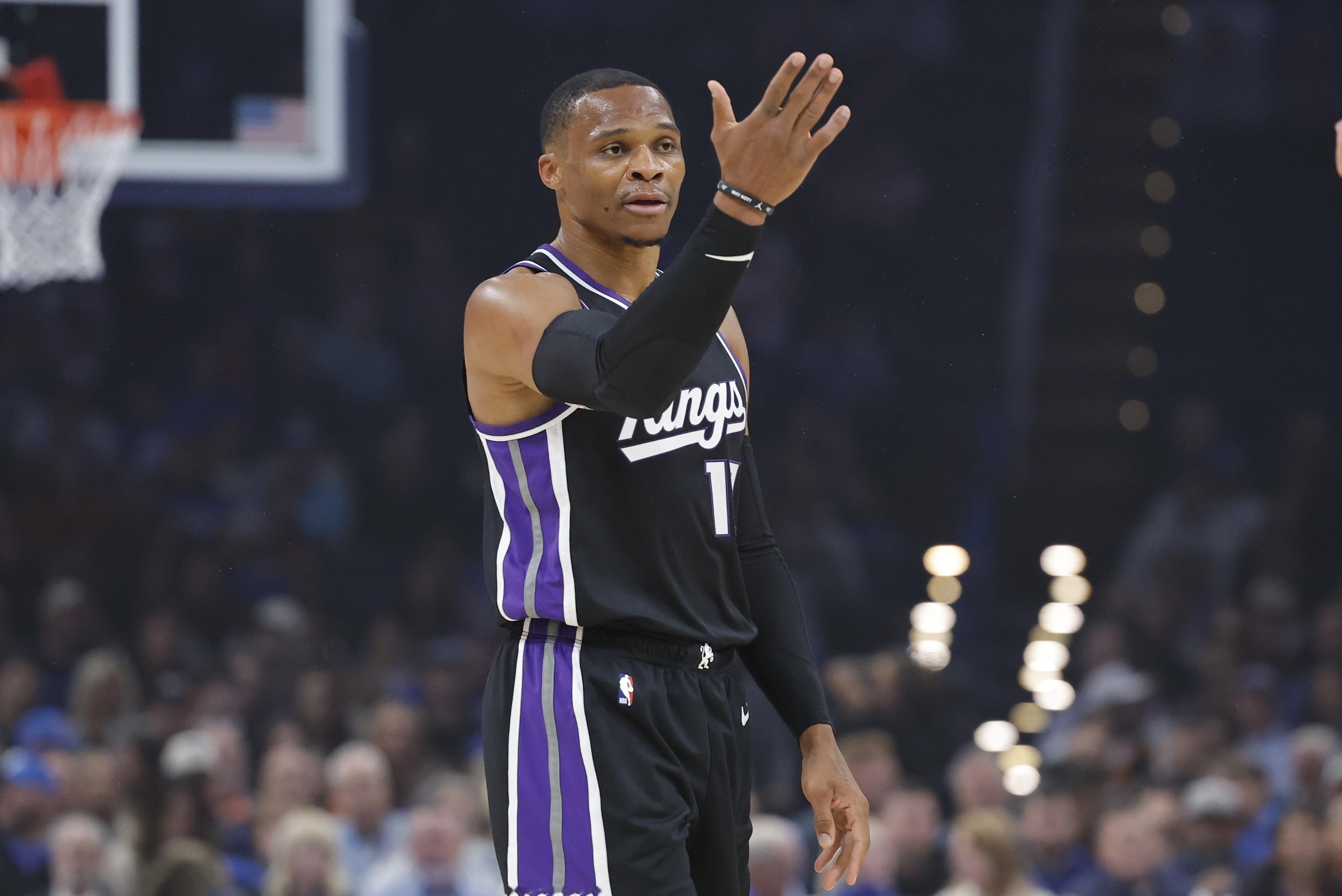 威少萨克拉门托国王NBA休赛期名记消息！国王愿意续约威少，但理解他不愿屈居新秀身