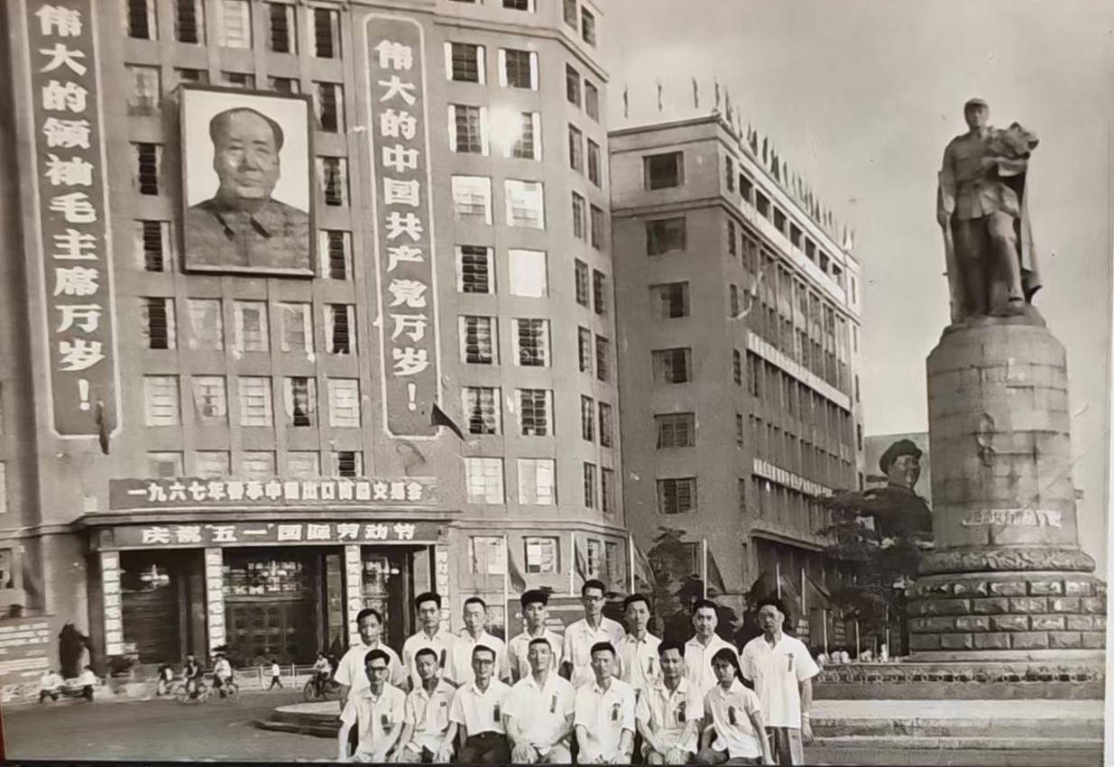 1967年的老照片，这个雕塑您见过吗？