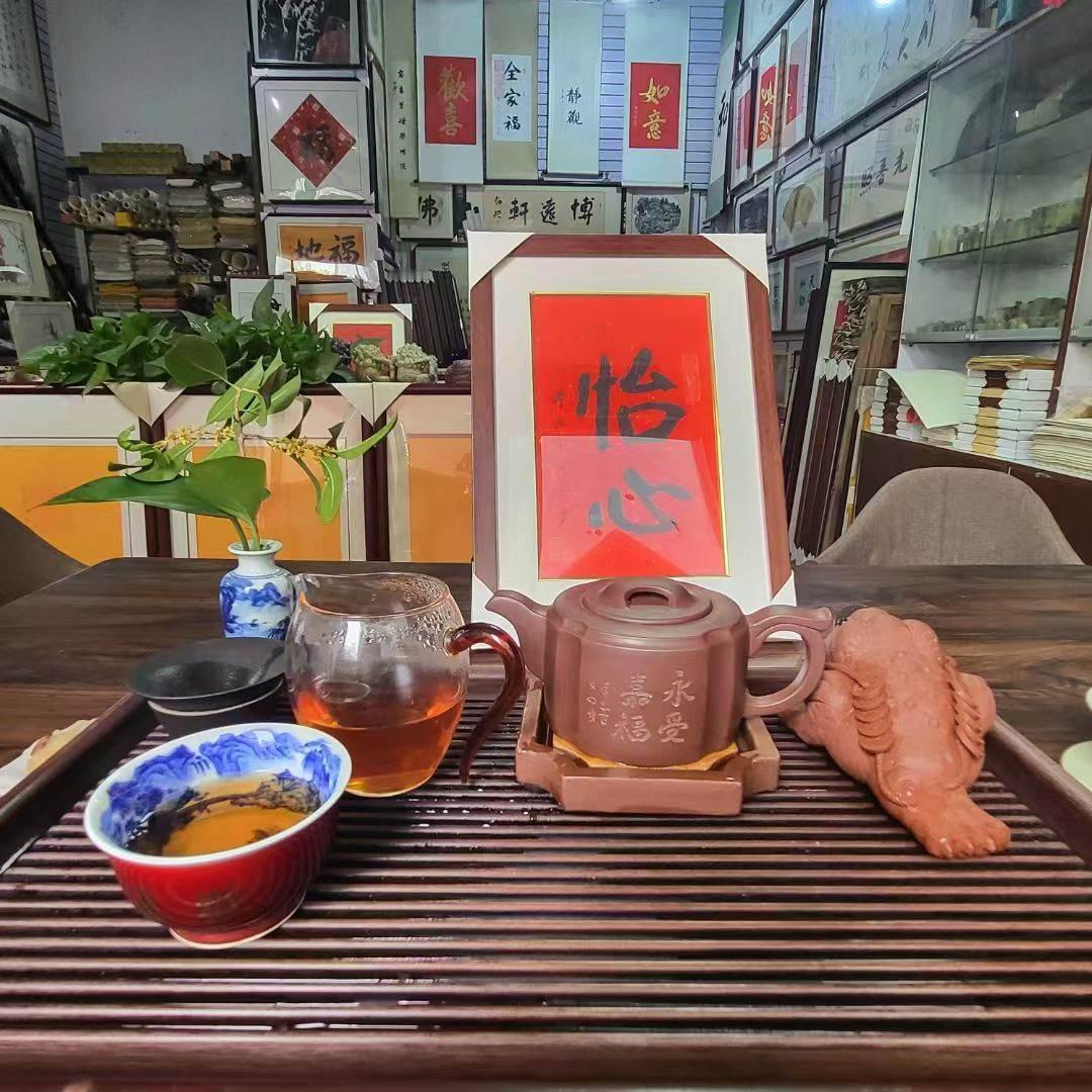看师父留下来的字，用师父题字的紫砂壶，慢慢的喝茶，感悟本乐师父的教诲！#佛教文化