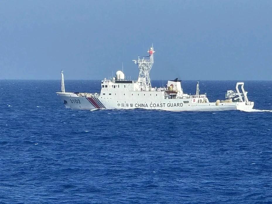 两岸舰船今天在东沙再次对峙！大陆海警船霸气喊话“中华民国不存在”，并用“中国台湾