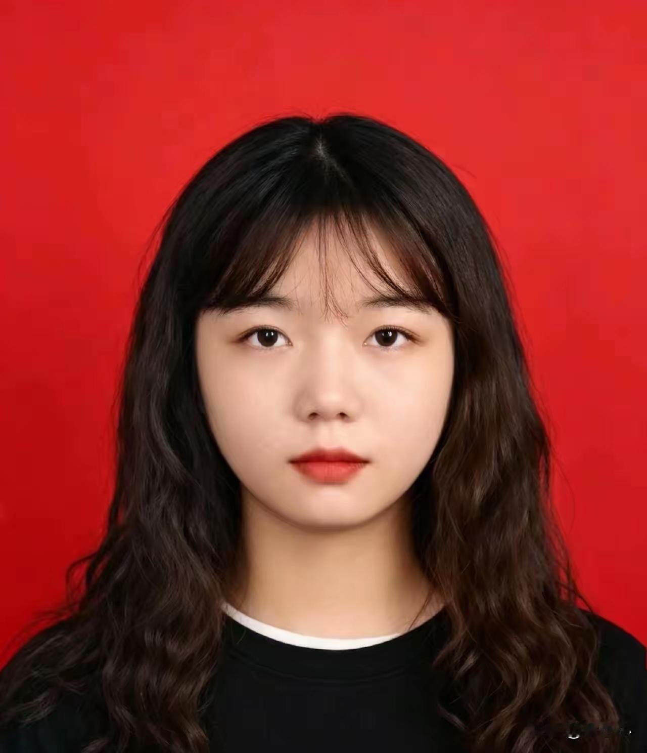 刘杨（2002年9月—    ），女，汉族，重庆奉节人，奉节县平安乡咏梧7村村民