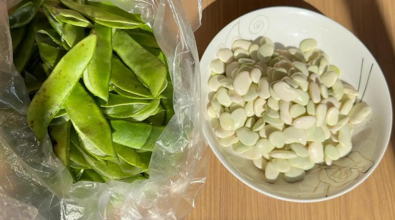 据说这种豆子出了玉山和江山的地界就没有了，果真是这样吗？
刚刚剥了一盘豆子，名字