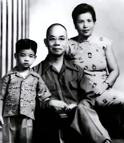 1950年，吴石牺牲后，他的夫人王碧奎，宁愿在台湾苦熬30年，也绝不回大陆，后来