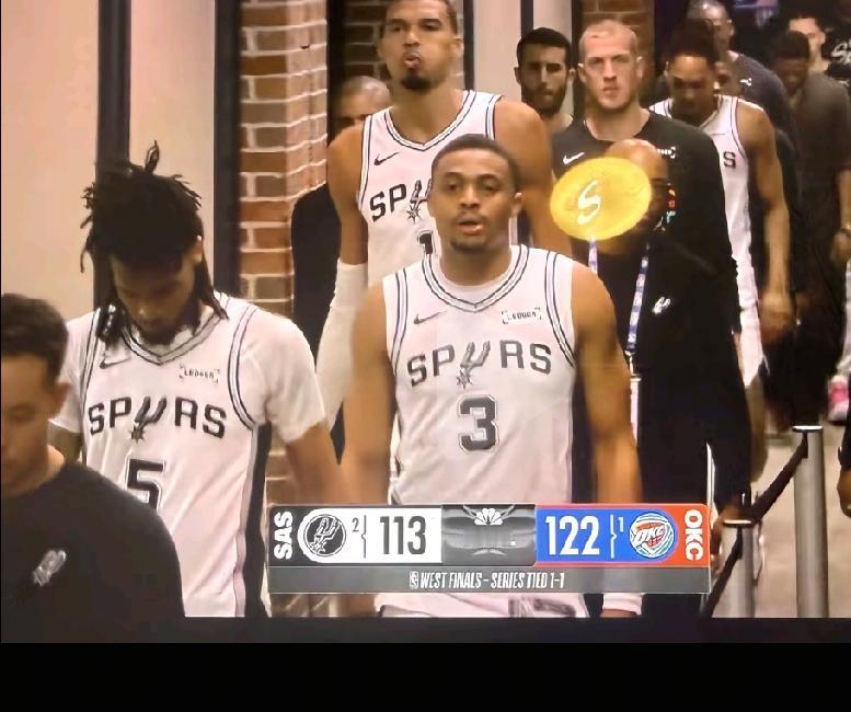 西部决赛第二场，马刺和雷霆的比赛真的是太丑陋了啊，这样的nba真的是太没意思了啊