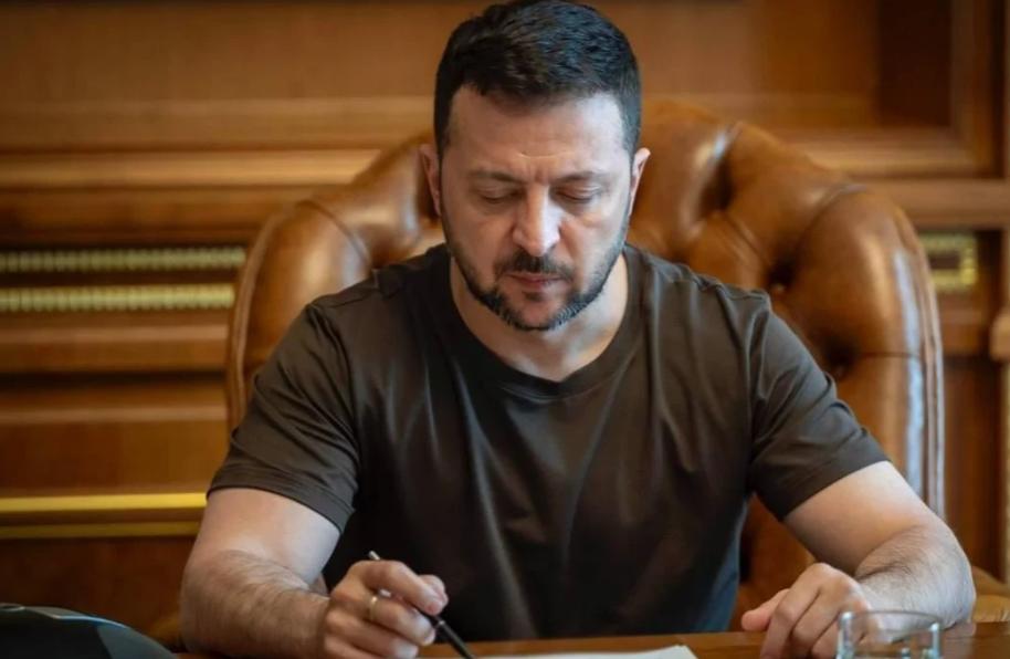 泽连斯基认为中国不想施压俄罗斯，主要是希望这场冲突继续。他说，俄乌冲突继续，更符