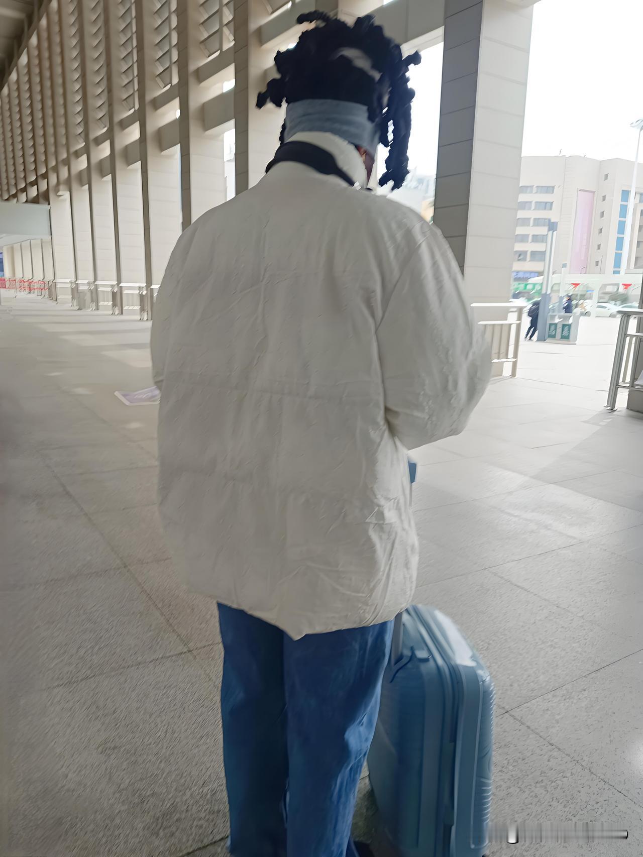 回家过年，
弄一个这样的发型，
一定是小区里最靓的仔。