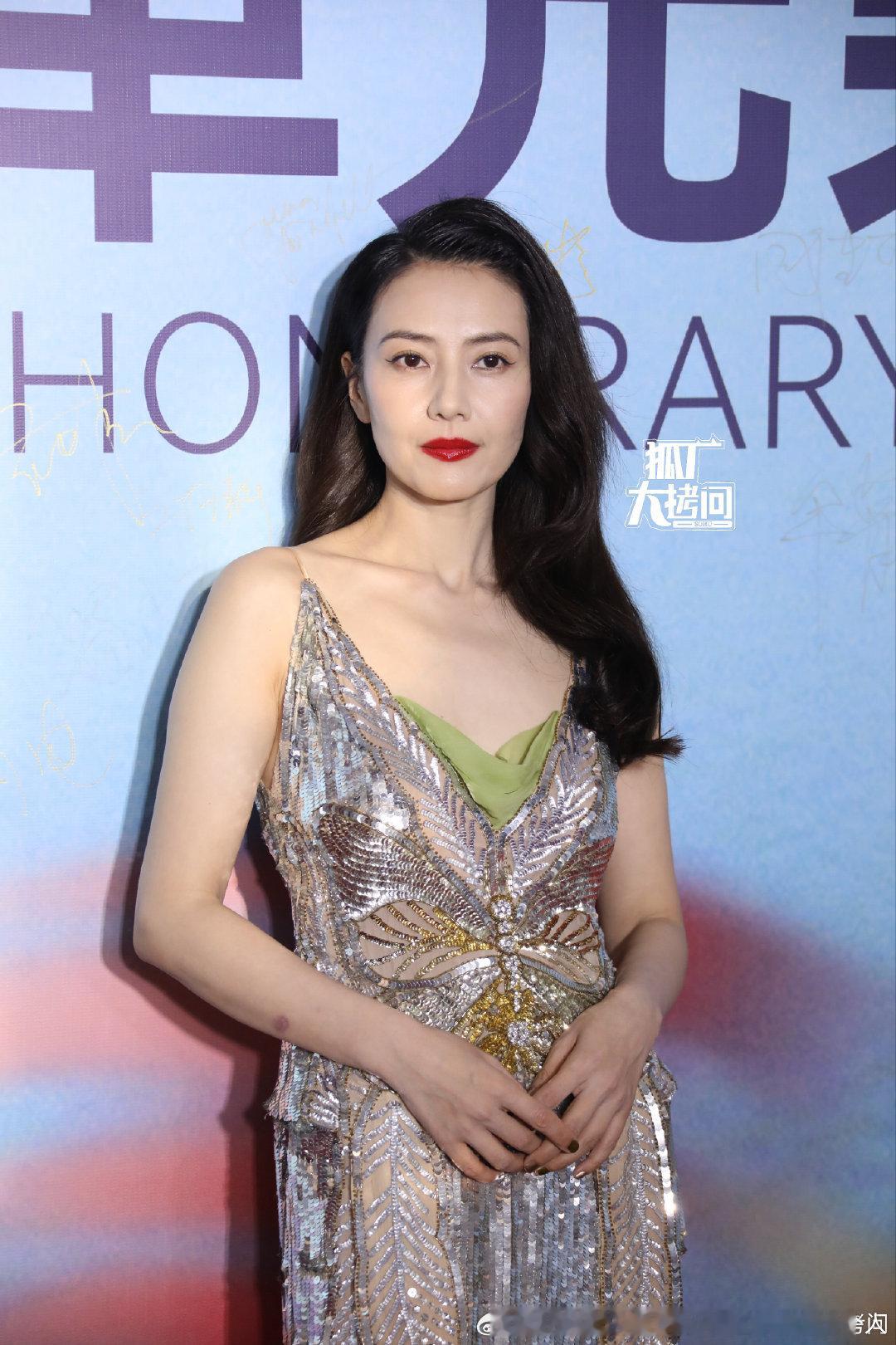 状态不如个年纪更大的贾静雯 