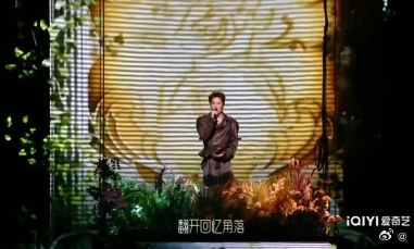 侯明昊 好听 侯明昊的歌声就是我的精神食粮！每次听到他唱歌，我的灵魂都能得到滋养