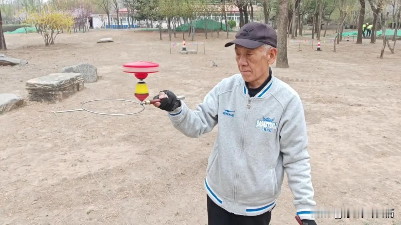 我的运动记录大爷自拍学抖空竹！