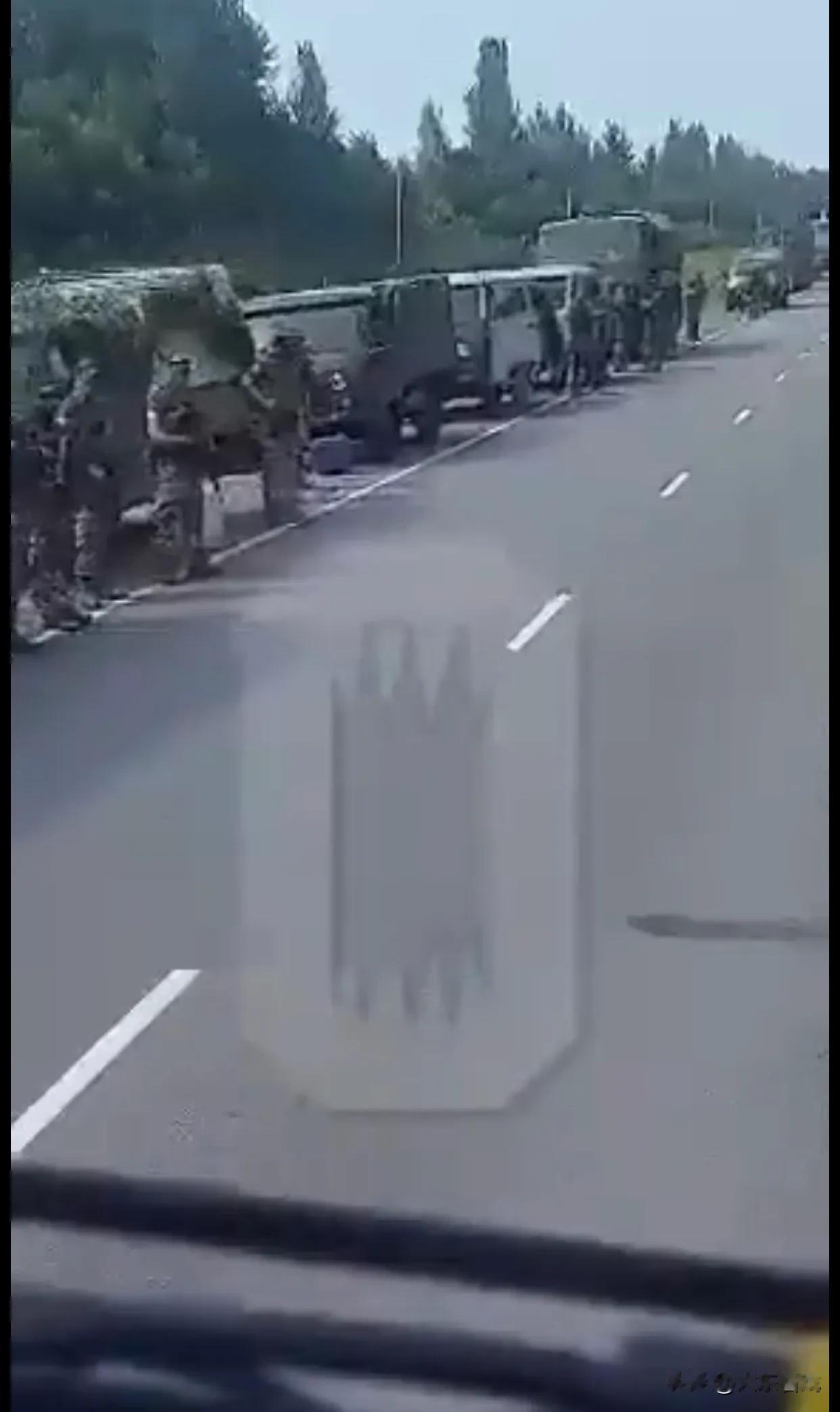 瓦格纳的部队在俄罗斯沃罗涅日州部署了大量主动防空系统，瓦格纳车队携带至少一套 P