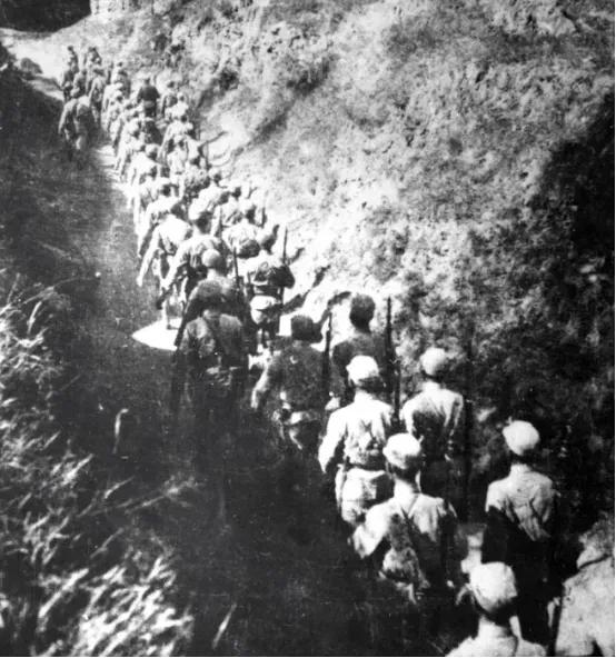 1941年7月的一天黄昏，河北南宫马古庄外突然开来了很多八路军，统一的灰军装，肩