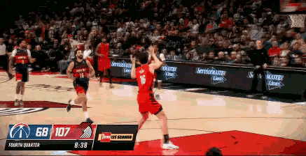 杨瀚森双手暴扣拿下今天首个2分，引爆开拓者主场，杨瀚森今天攻防两端表现出色，虽然