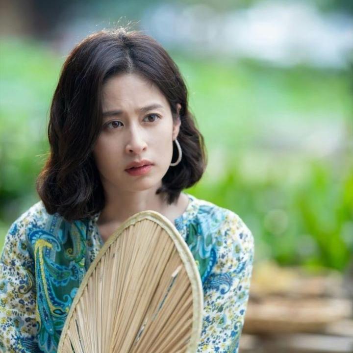 内娱真的藏不住颖儿了！让人佩服的不是颜值和婚姻，而是她果断的转型。
 
早年凭借