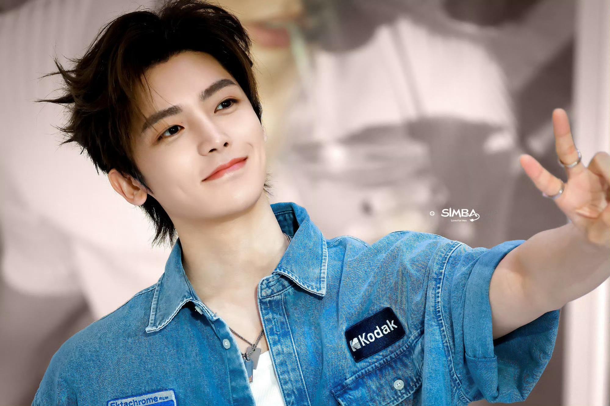 侯明昊虚化的镜头清晰的颜值镜头虚了脸却清晰，这颜值有多能打不用多说了吧👏今天活