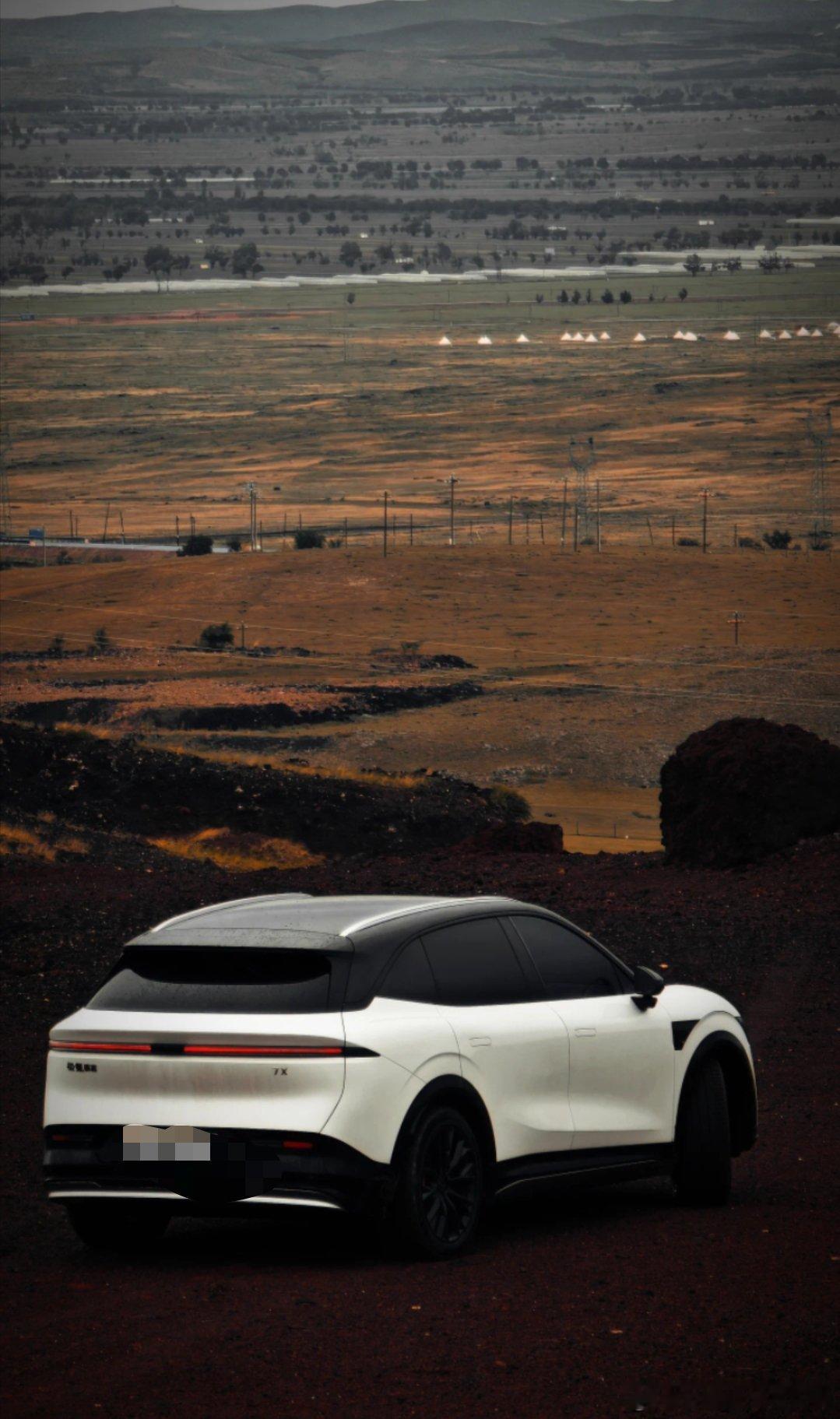 极氪在被动安全领域的投入，彰显了其对生命敬畏的底线思维。 在看不见的地方，它采用