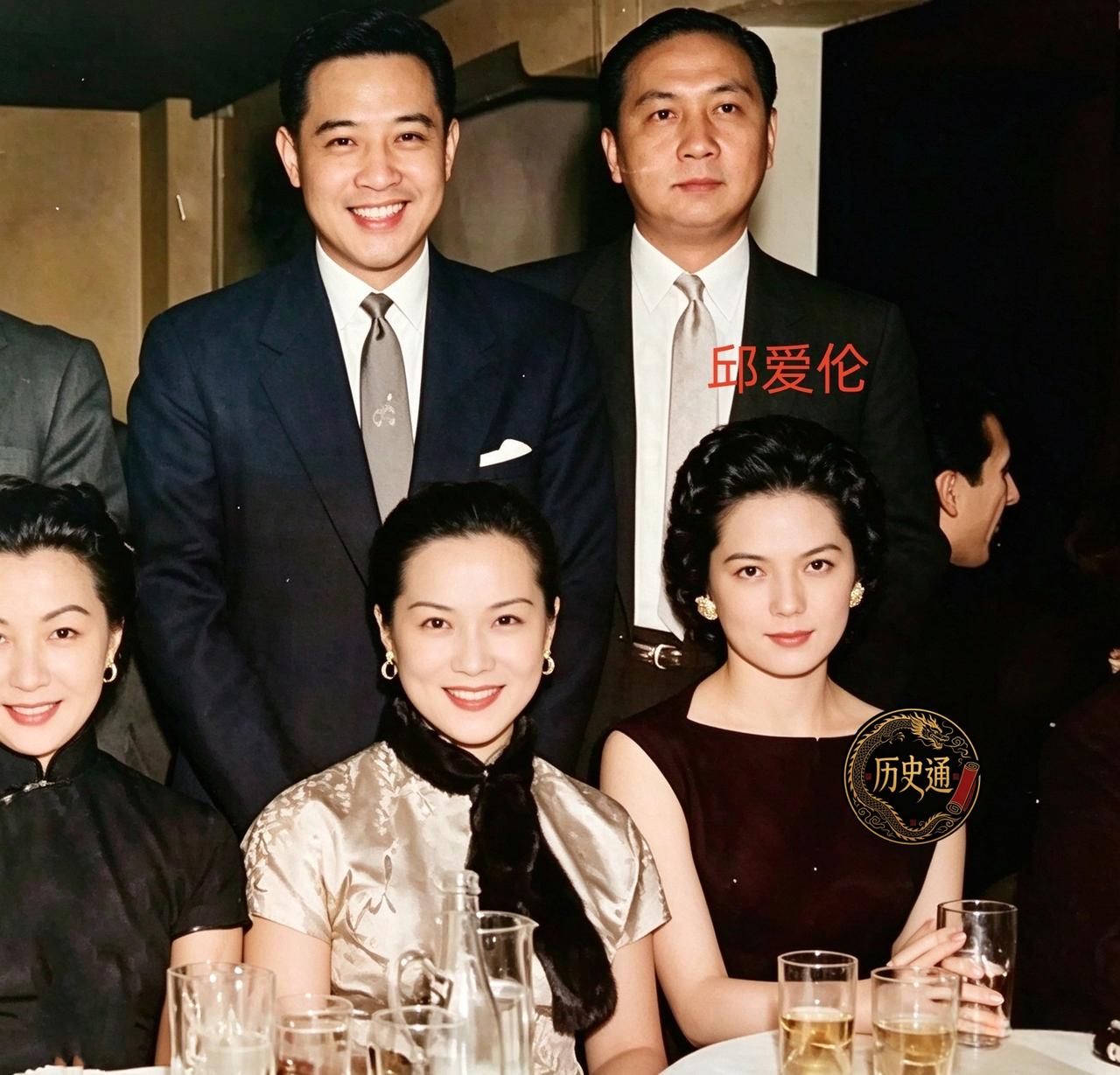 邱爱伦生得一副惊艳的混血长相。一九三六年，她降生在广东梅县，父亲邱秉敏是信托局储
