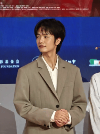 王彦桐木生穿上了那套回家的西装王彦桐亮相威尼斯华语电影交流会王彦桐现身威尼斯华语
