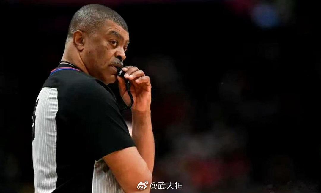 媒体人热议NBA西决G5裁判吹罚NBA西部决赛G5，雷霆主场迎战马刺。 比赛来到