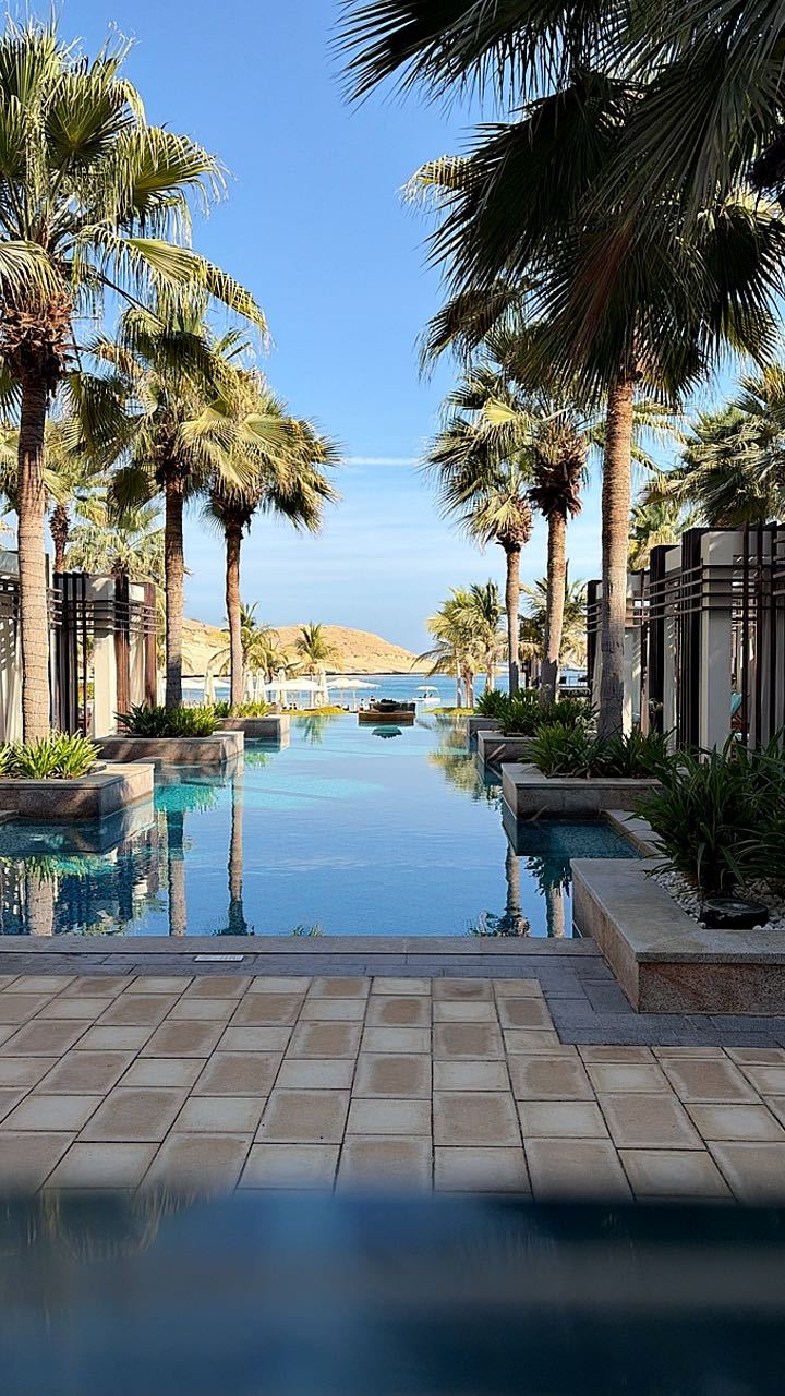 AI可以生成真假难辨的虚像，但这个物理世界仍然是不可替代的，所以我也想多出去看看