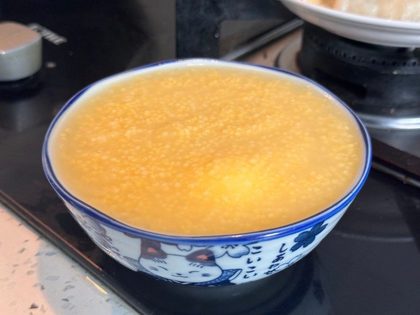 给爸爸做的早餐：小米粥、辣椒炒平菇、大蒸饺、卤牛肉（我爸买的）爸爸又睡懒觉了，做