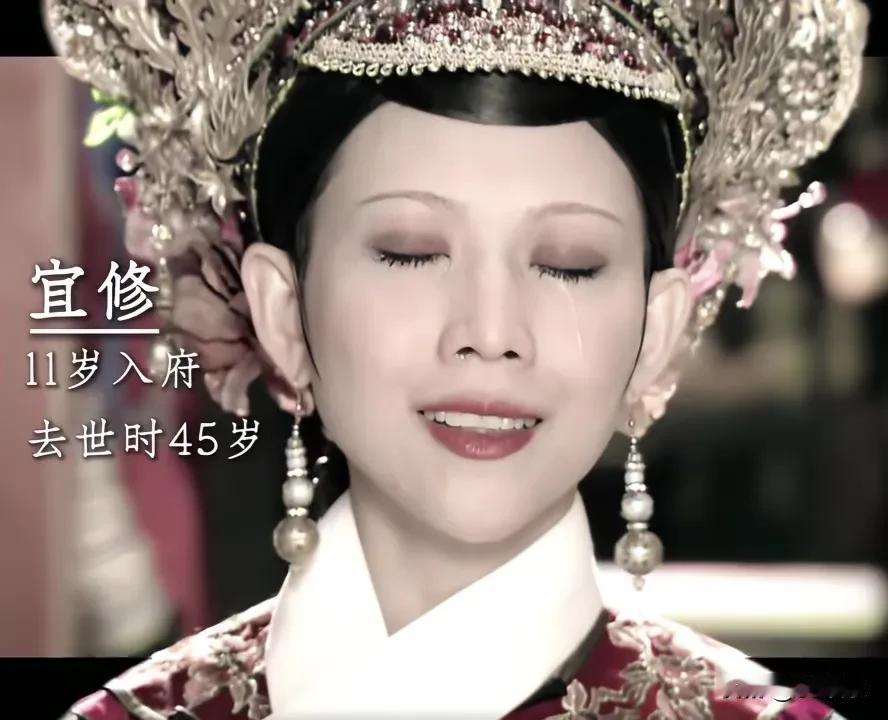 红墙锁豆蔻，荣华葬温柔
她们携一腔赤诚入宫
最后只剩一身伤痕离场
深宫无赢家，全
