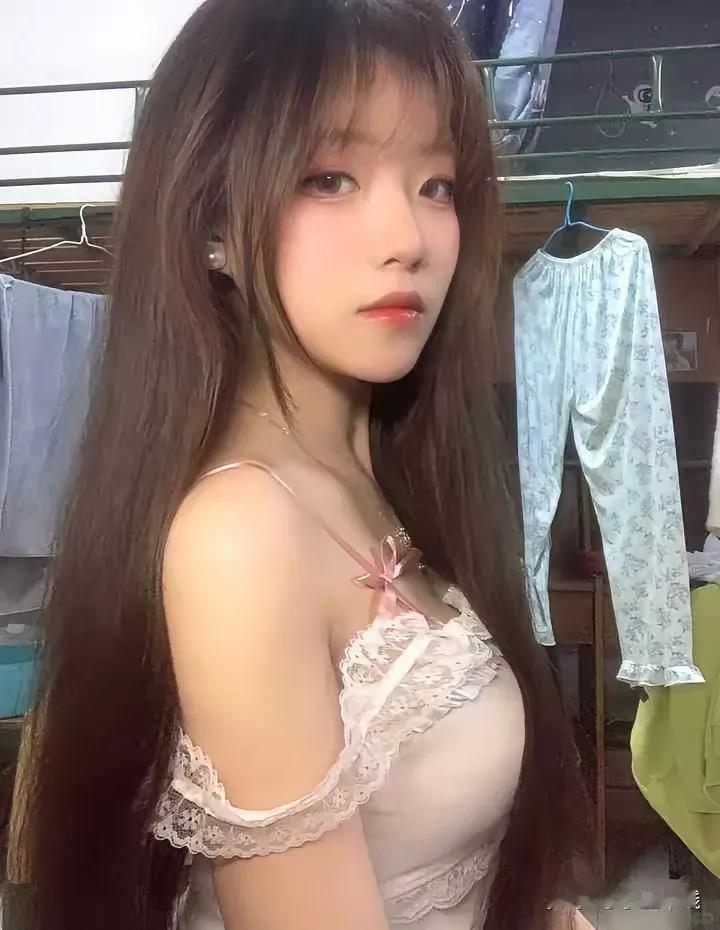 05年美术系大一新生，163/89，可爱温柔