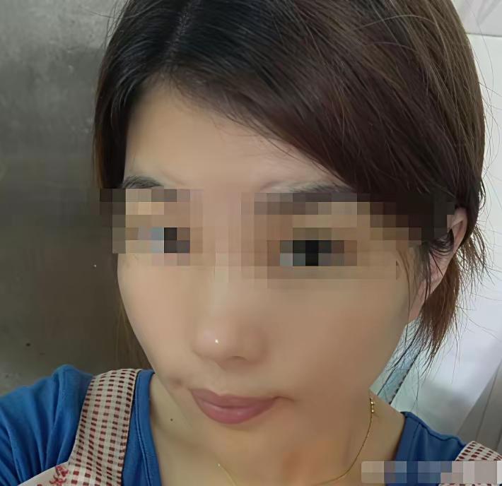 一女子，打麻将输 了1200块无力偿还，男牌友见她长得漂亮，便提出让其以身抵债，