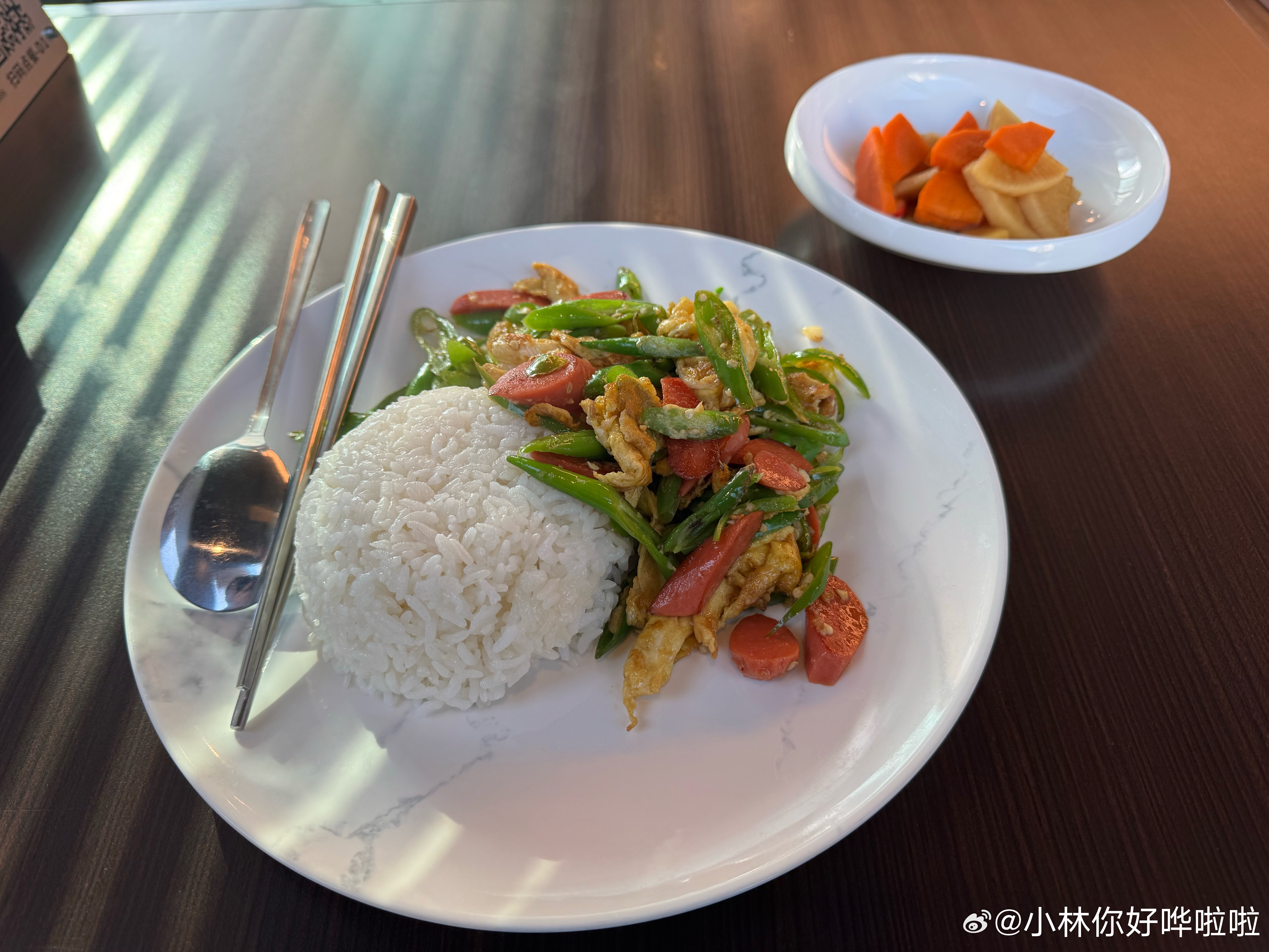 黑小米华为理想等品牌12人被抓这哥们儿是无脑黑啊，但凡脑子正常点都不至于被互联网