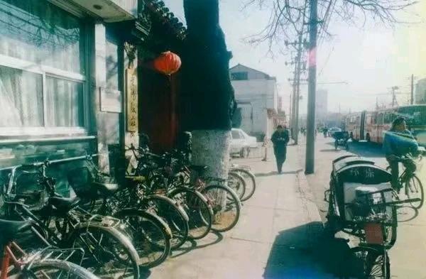 真实的北京老照片「8」
1.晋阳饭庄（纪晓岚故居）
2.廊坊二条小肠陈
3.骡马