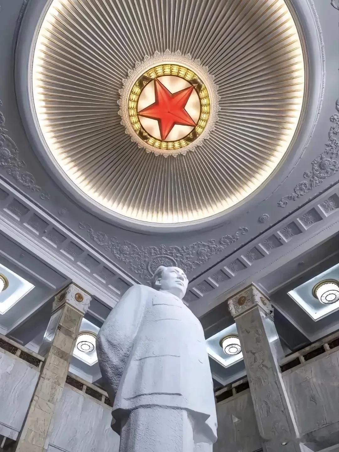 祝头条朋友们2025年平安健康，幸福快乐，财源滚滚，中国人民永远健康幸福，中国永