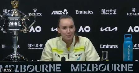 莱巴金娜表示，她希望很快能与家人一起庆祝她在澳大利亚网球公开赛上的胜利
“你打算