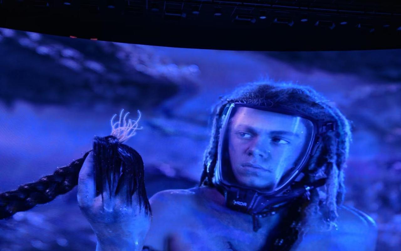 两张脸看电影，你付的却是IMAX的钱。
全国多地CINITY影厅的新屏幕，正悄悄