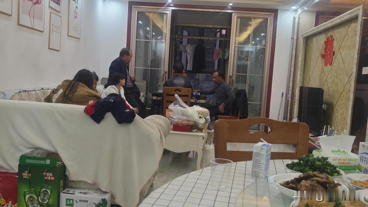 下联:坐南朝北吃西瓜
上联:思后想前打两饼
           (请对上联)