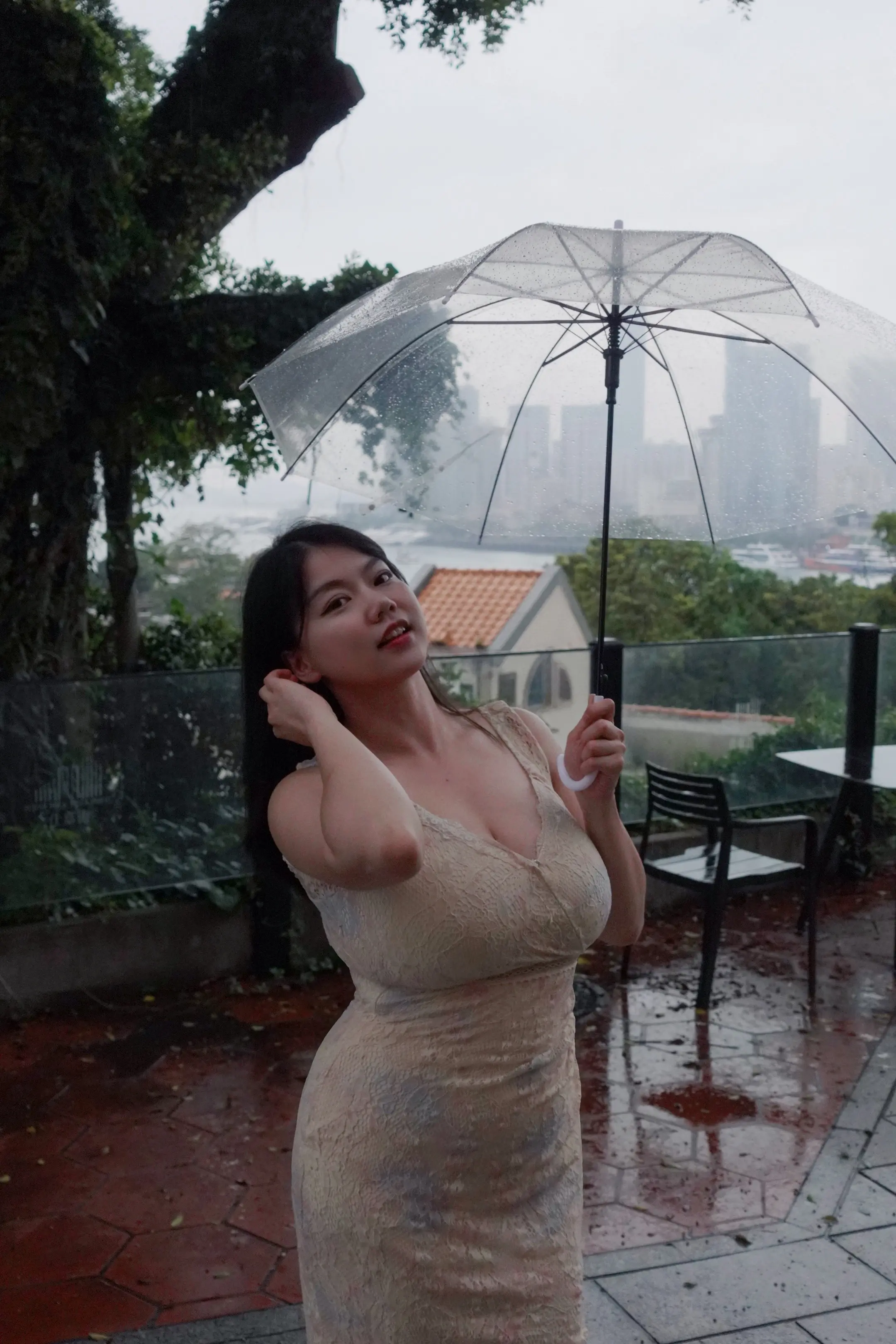 温柔姐姐穿搭 雨伞拍照 穿搭美学 微胖穿搭