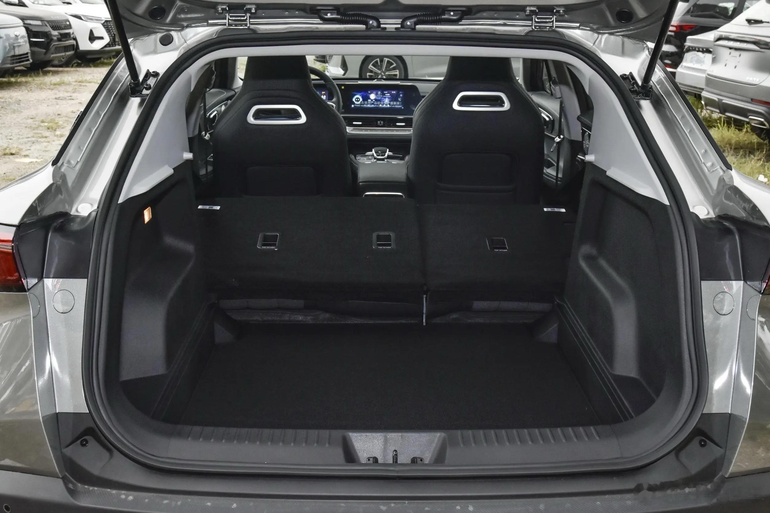 汽车[超话]  2025款奇瑞瑞虎5x小型SUV，起步价5.99万，顶配7.89