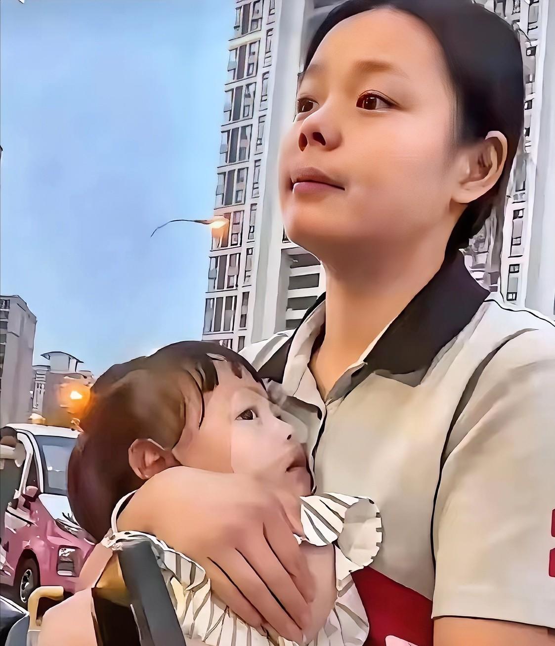 泪目！江西一位年轻妈妈刚失去丈夫，还抱着才5个月的女儿，转头就被婆家赶出门。人还