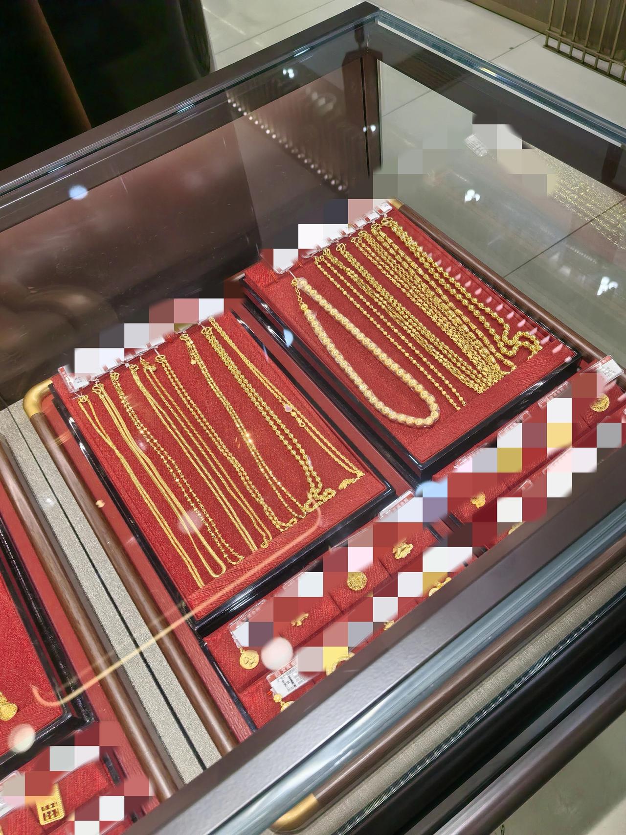 我的乖乖，看金价涨这么高，真心疼啊！去年四月份才一克才七百大洋，女朋友朝我借钱三