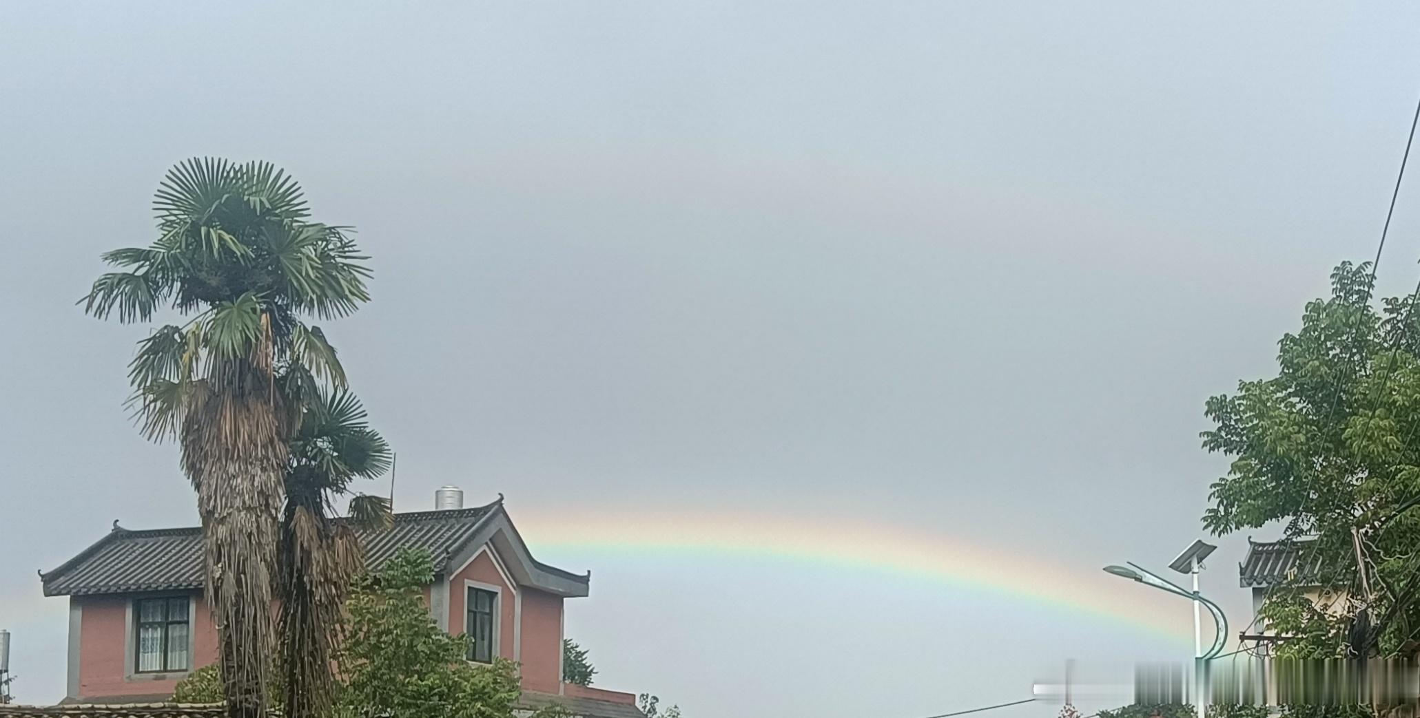 在今天早上看到了🌈 