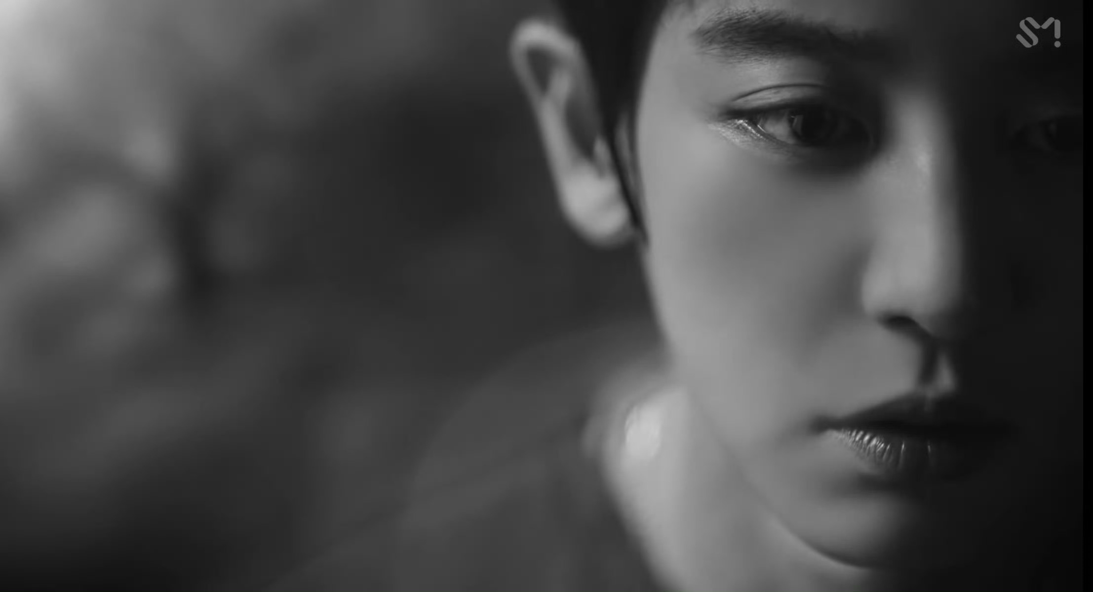 朴灿烈怼脸镜头太帅了 EXO新歌MV朴灿烈镜头，这太帅了，怼脸也完美！ 