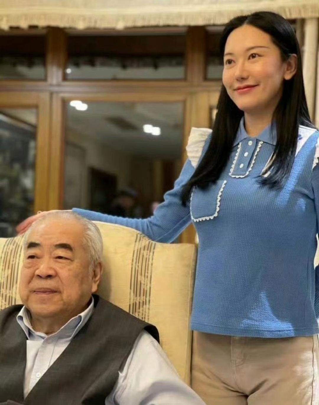 老爷子真争气。87岁了，又生了一个大胖儿子。有了个大胖儿子，把自己的大女儿和继子