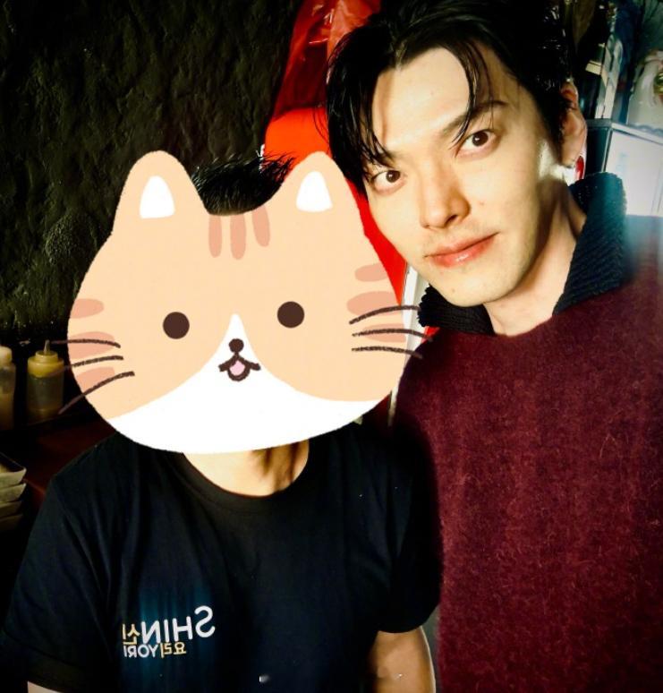 西班牙偶遇金宇彬申敏儿度蜜月 有网友晒出在西班牙偶遇金宇彬申敏儿度蜜月的照片，照