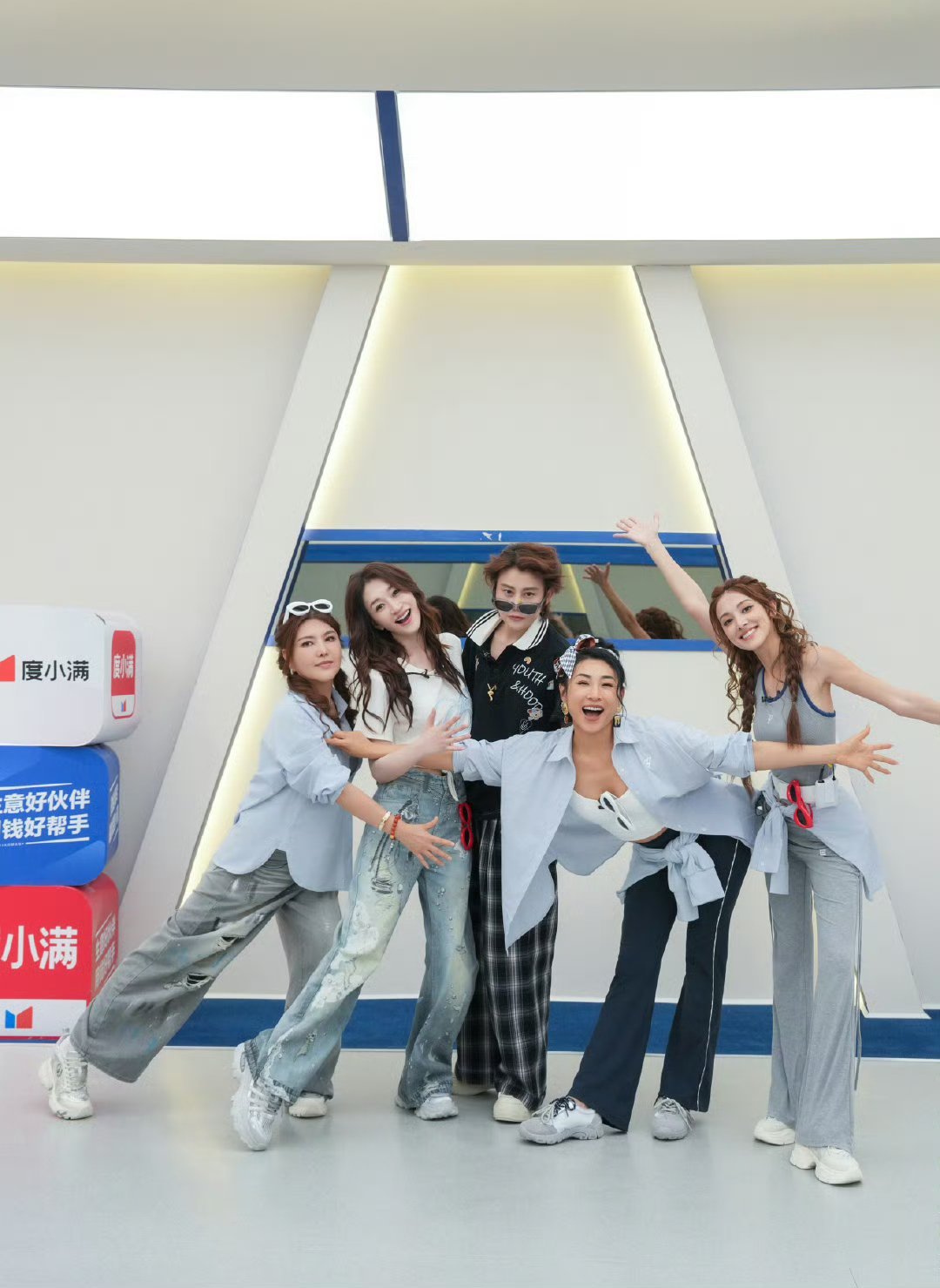 在浪姐看到了现实版乘风破浪 浪姐精神具象化，看每个姐姐挑战自我勇敢前进，一起为她