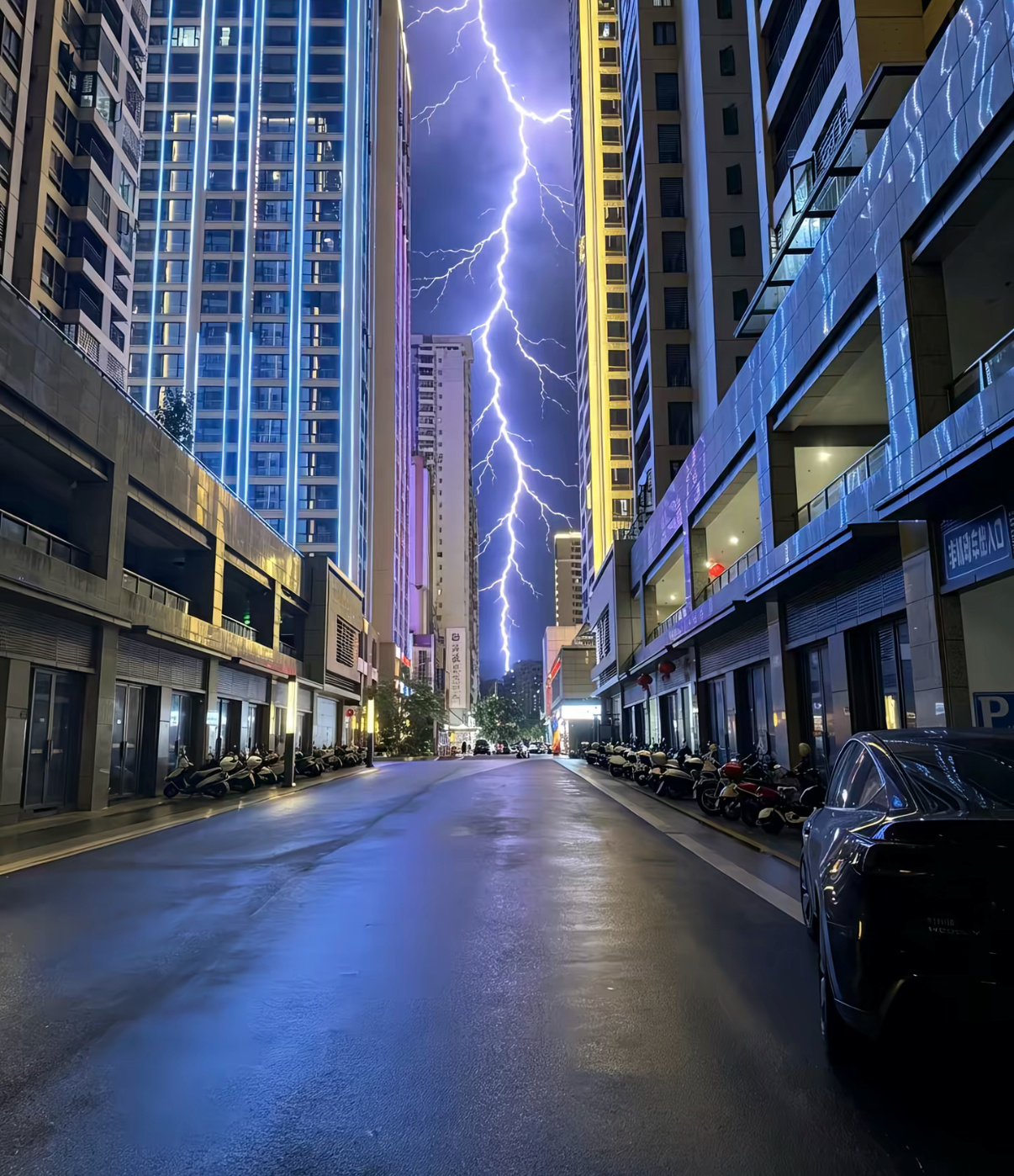 难遇的雷暴雨宛如世界末日鸡崽今天也碎碎念了
