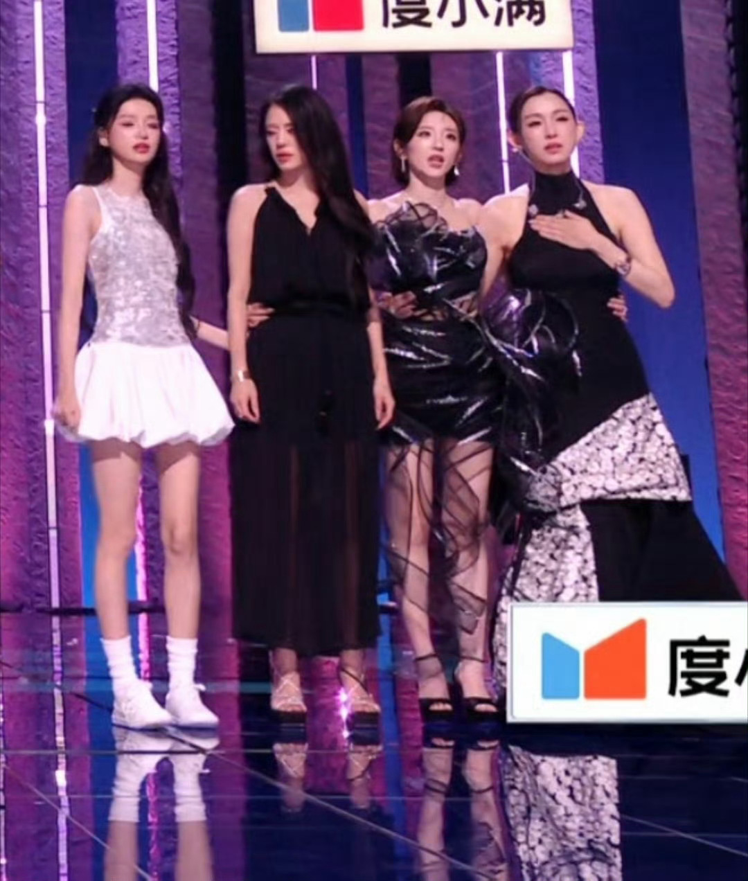 江语晨黑脸我其实能理解，因为第一天比赛她是淘汰位，连续三天都在紧张状态，本来已经