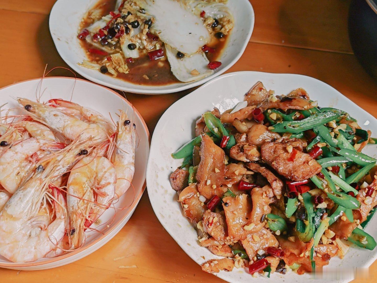 筷子起落间，尝的是美味，品的是人间值得。 ​​​