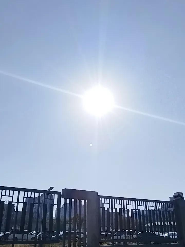 上传一张你手机里天空的照片吧 分享一张你最新拍的照片