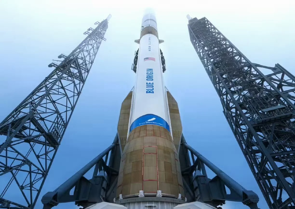 【蓝色起源暂停太空旅游至少两年】今天早间，据外媒 TechCrunch 报道，杰