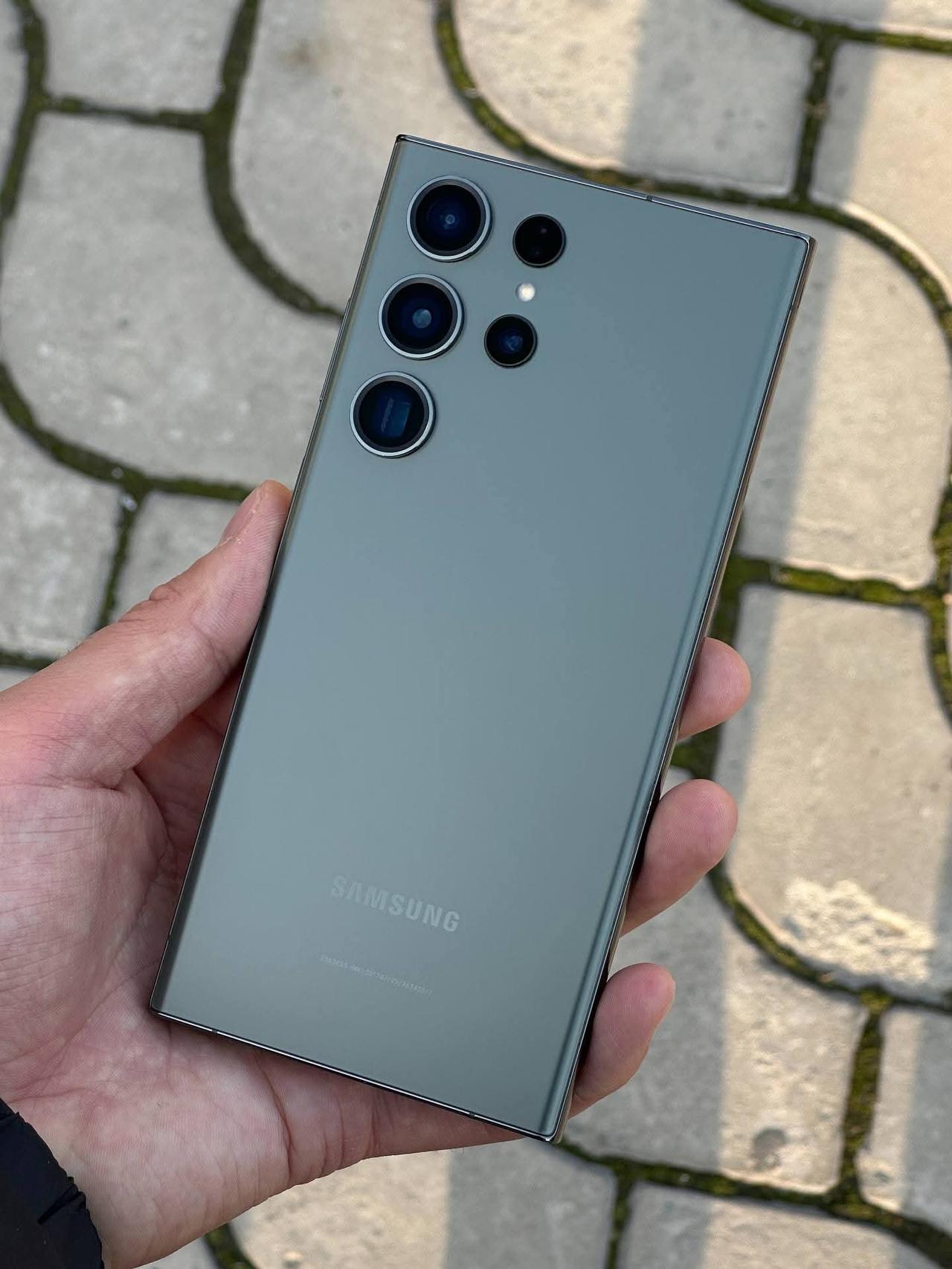 经典永不过时这话用在三星Galaxy S23 Ultra上太合适了，它外观设计领