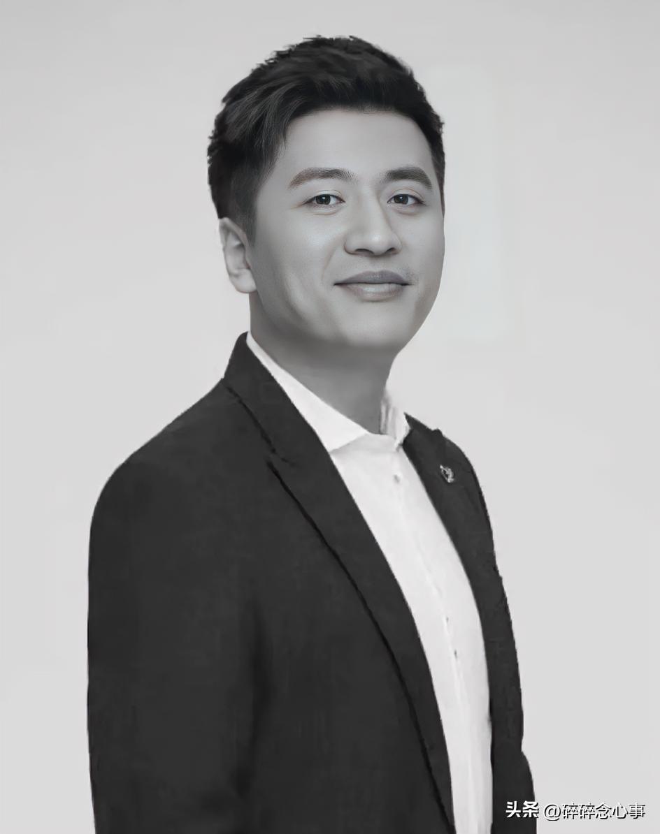 不敢信，张雪峰就这么没了！
才41岁，正是能干的时候，
结果心源性猝死，说走就走