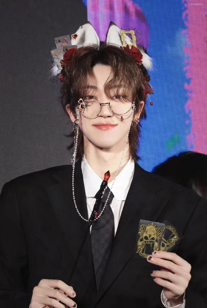 徐明浩四月的漂流MV 徐明浩的整活能力，从“自己印啊”到“姓the”，再到愚人节